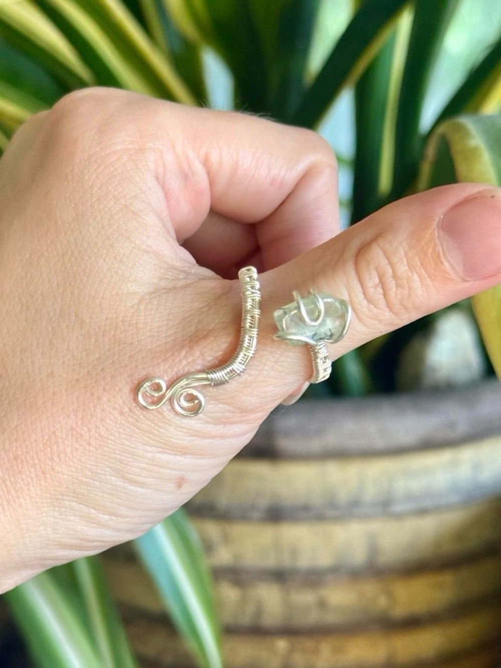 Handmade prehnite wire wrapped ring - Picture 2 of 7